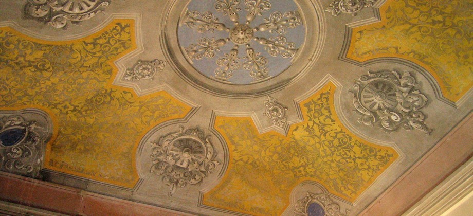 Appartamento con soffitti affrescati