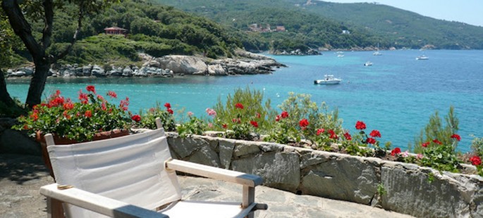 Villa sulla scogliera con discesa diretta al mare Villa sulla scogliera con discesa diretta al mare