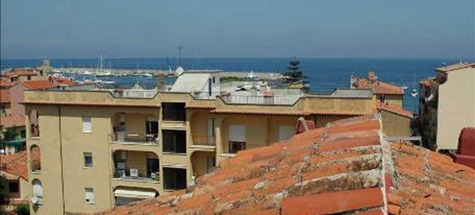 Appartamento con soffitti affrescati – nel centro storico Appartamento con soffitti affrescati – nel centro storico