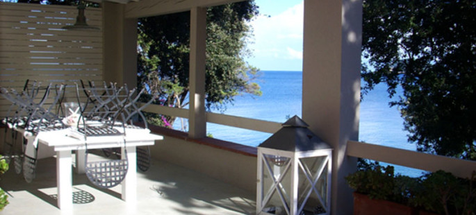 Procchio – Villa a picco sul mare discesa diretta sulla scogliera. Procchio – Villa a picco sul mare discesa diretta sulla scogliera.