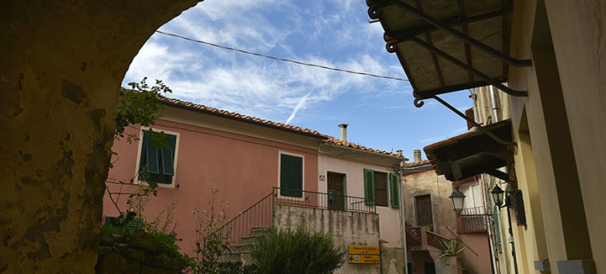 La casa all’isola d’Elba in collina per evitare l’afa e il caos La casa all’isola d’Elba in collina per evitare l’afa e il caos
