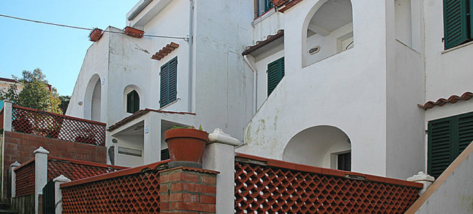 Bilocale tranquillo pur essendo nel centro di Marciana Marina Bilocale tranquillo pur essendo nel centro di Marciana Marina