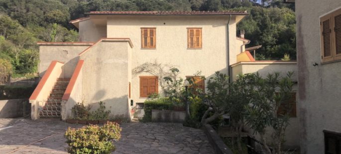 L’appartamento con ampia terrazza L’appartamento con ampia terrazza