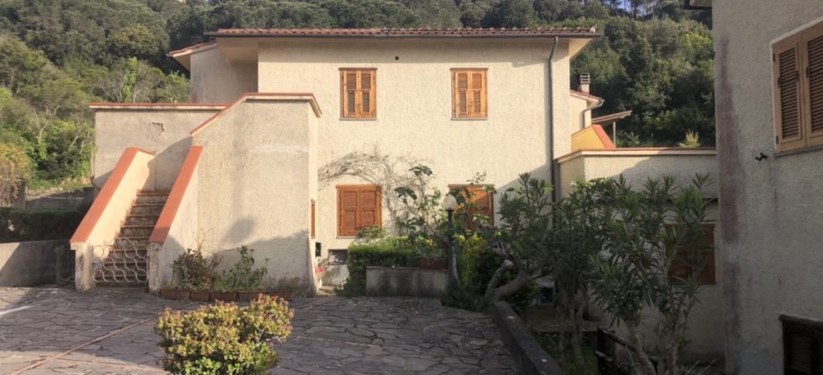 L’appartamento con ampia terrazza L’appartamento con ampia terrazza